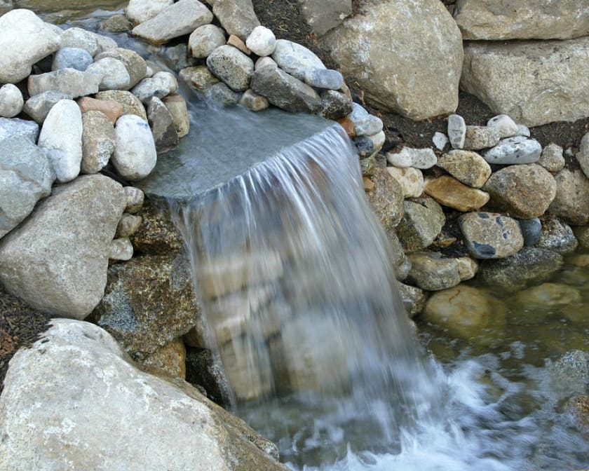 мини водопад в саду